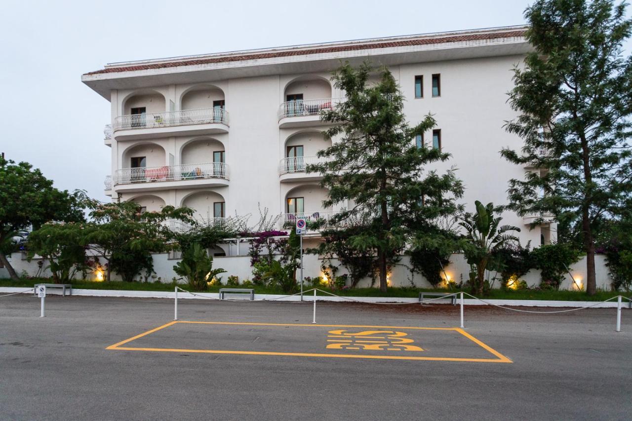 Club Azzurro Hotel & Resort Porto Cesareo Luaran gambar